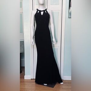 Size 0 Madison James 18-698 Black Fitted Stretch gown Prom open back Cru…